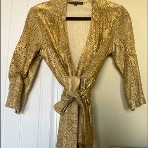 Gold laser cut top